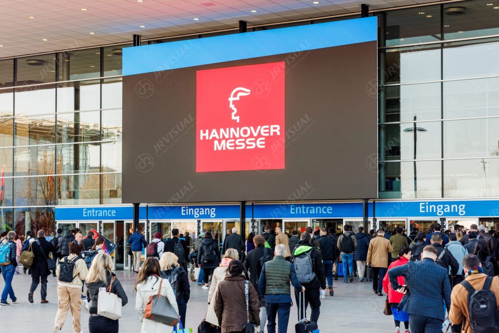 jrvisualtec-outdoor-led-display-hanover-fair-1