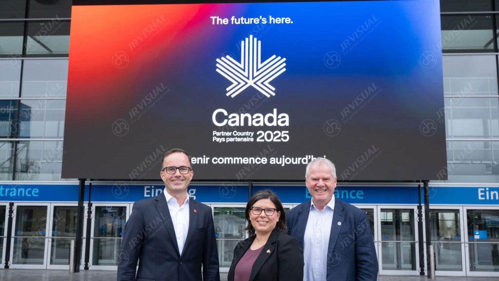 jrvisualtec-outdoor-led-display-hanover-fair-3