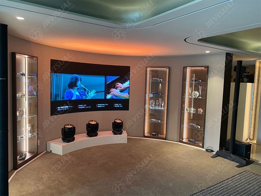 jrvisualtec-isoft-flexible-led-display-bentley-showroom-4