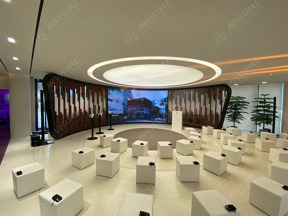 jrvisualtec-isoft-flexible-led-display-bentley-showroom-7