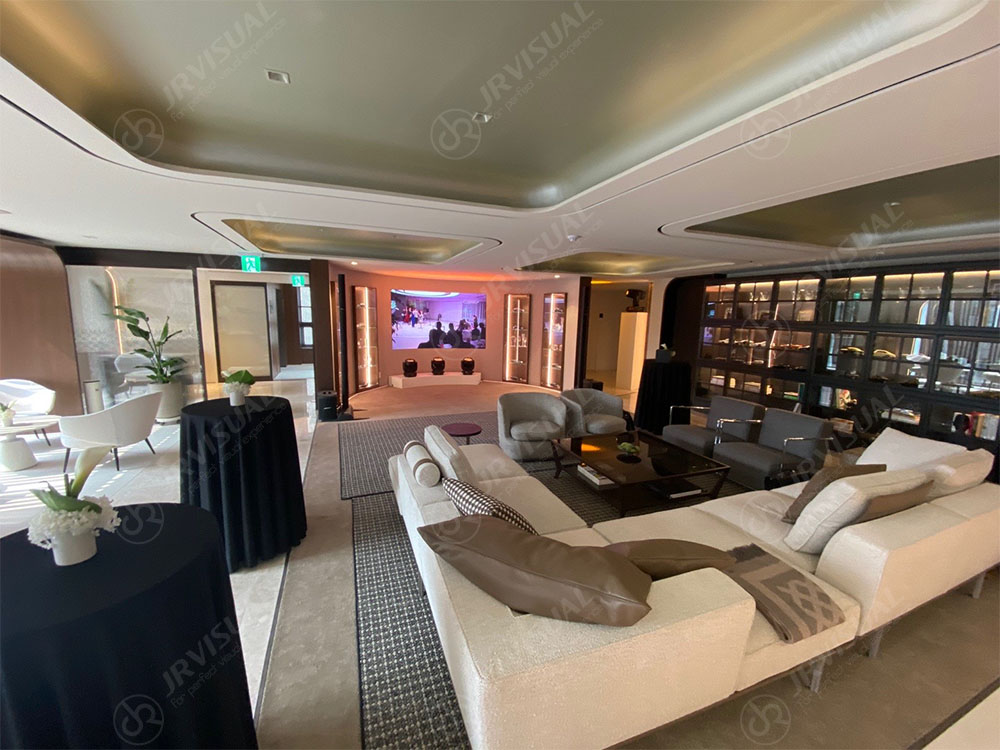 jrvisualtec-isoft-flexible-led-display-bentley-showroom-9