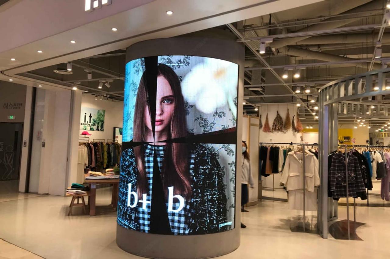 Using a Flexible LED Panel to Create Eye-catching Storefronts(1)