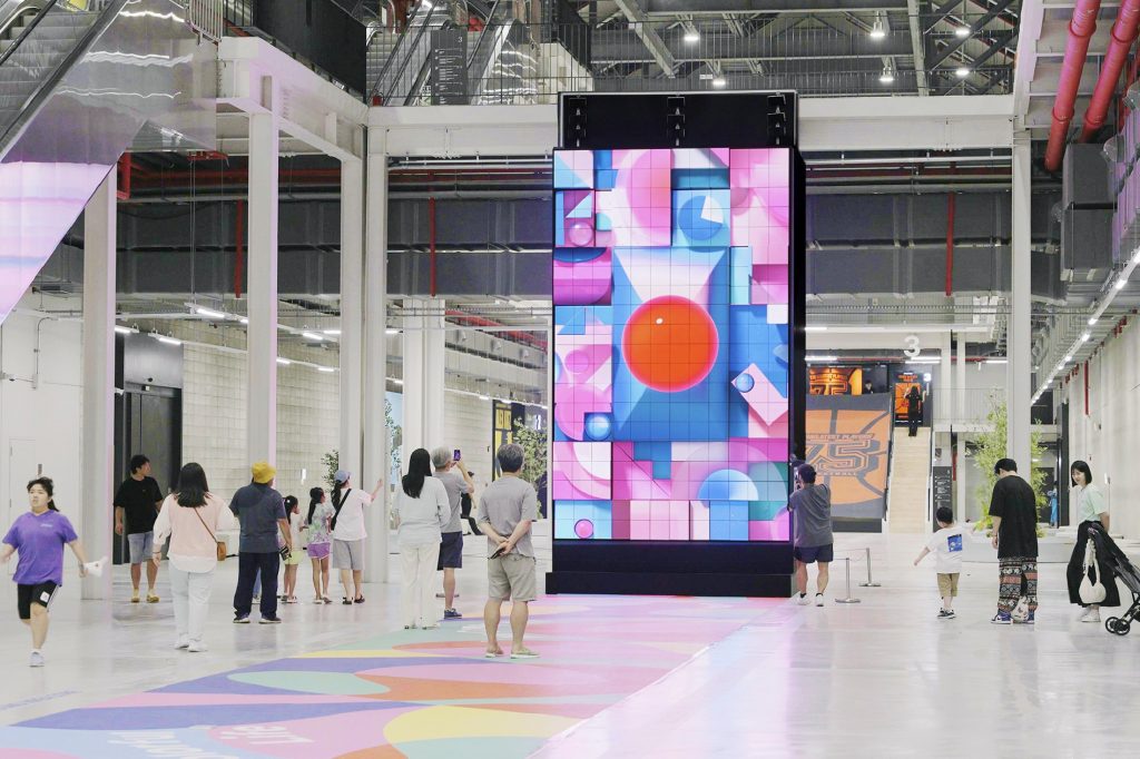 Visual Led Videos Kinetic LED Display vs 3D LED Video Wall: Visual effect comparison ...