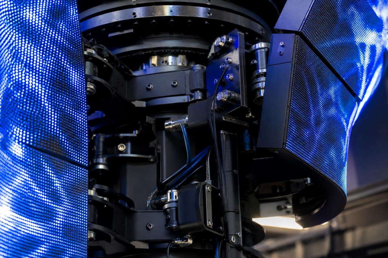 DNA Rotating LED Screen39